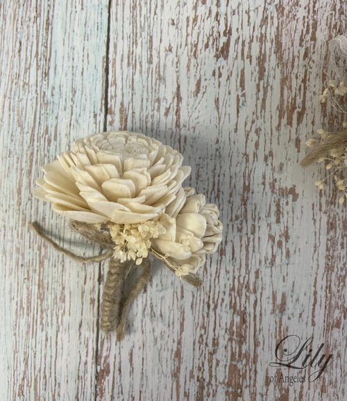 Beli Boutonniere
